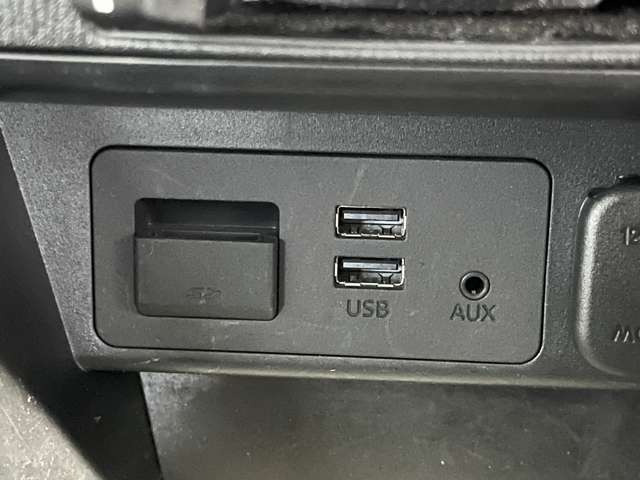 ���y�v���C���[��ڑ��\��USB�AAUX�[�q�t��!