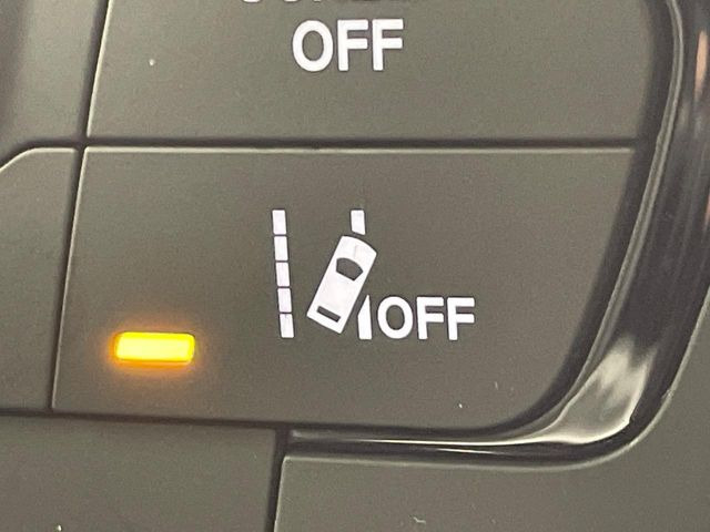 �����[���A�V�X�g:���s�Ԑ��̈�E�������Ă����@�\�B���s���ɁA�N���}���Ԑ�����O��Ă��邱�Ƃ��J���������m����ƁA�X�e�A�����O����U�������ăh���C�o�[�Ɍx�����܂��B