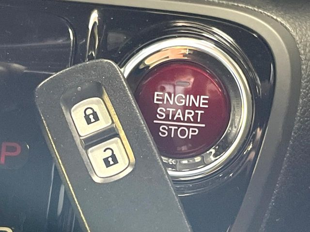 �yHonda�X�}�[�g�L�[�z�J�o����|�P�b�g�ɓ��ꂽ�܂܂ł��h�A�̎{���E�������\�ȃX�}�[�g�L�[�𑕔��B�G���W���̃I���E�I�t�����J�M�����o���K�v����������Ƃ��Ă��֗��ł���