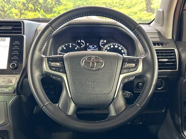 �y�����v�����X�e�A�����O�z�㎿�Ȋv���g�p���邱�ƂŁA��ɂ����������݂ƂĂ��^�]���₷���n���h���ł���