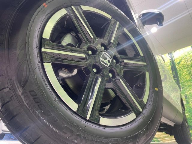 �y����16�C���`�A���~�z�C�[���z�O�ςɃ}�b�`���������A���~�z�C�[���𑕒����Ă���܂��B�e��ЊO�A���~�z�C�[����A�X�^�b�h���X�^�C�����戵�����Ă���܂��B���񂲑��k����������