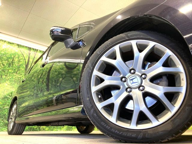 �y����18�C���`�A���~�z�C�[���z�O�ςɃ}�b�`���������A���~�z�C�[���𑕒����Ă���܂��B�e��ЊO�A���~�z�C�[����A�X�^�b�h���X�^�C�����戵�����Ă���܂��B���񂲑��k����������