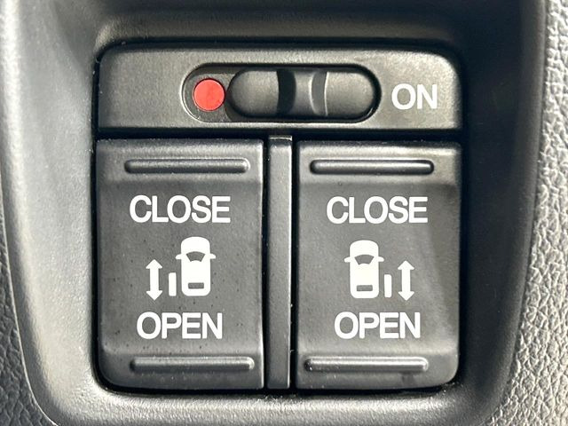 �y�����p���[�X���C�h�h�A�z�X�}�[�g�L�[��^�]�Ȃ̃X�C�b�`�Ō�ȗ����X���C�h�h�A�̊J���\���d��������͂����ăh�A���J����K�v�������A�����Ȃ��q�l�ł��ȒP�ɊJ���߂ł����K�ł���