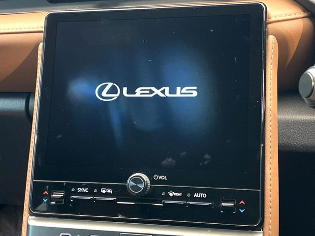 �y9.8�C���` �f�B�X�v���C�I�[�f�B�I�z���ʂ̃f�B�X�v���C��AppleCarPlay��AndroidAuto�����p�\�B�傫�ȉ�ʂŃX�}�z�i�r�A�v���������p���������܂���