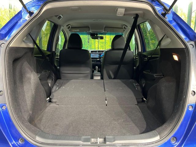 ���i�̂���������ʋ΁A���}���ɏ\���ȉ׎��X�y�[�X���m�ۂ��Ă���܂��B�Z�J���h�V�[�g��|���ƁA�傫�ȉו��̐ύڂ��\�ł���