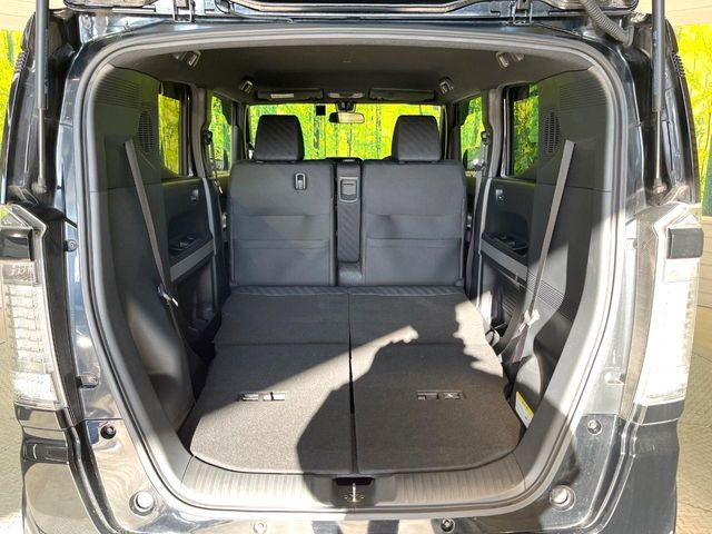 ���i�̂���������ʋ΁A���}���ɏ\���ȉ׎��X�y�[�X���m�ۂ��Ă���܂��B�Z�J���h�V�[�g��|���ƁA�傫�ȉו��̐ύڂ��\�ł���