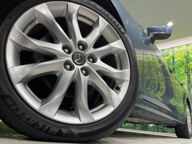 �y����18�C���`�A���~�z�C�[���z�O�ςɃ}�b�`���������A���~�z�C�[���𑕒����Ă���܂��B�e��ЊO�A���~�z�C�[����A�X�^�b�h���X�^�C�����戵�����Ă���܂��B���񂲑��k����������