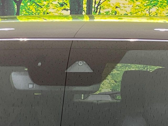 �yi-ACTIVESENSE�z���s���ɑO���̎ԗ�����F�����A�Փ˂������Ȏ��͌x��ƃu���[�L�ŏՓˉ���Ɣ�Q�y�����A�V�X�g�B�����S�Ƀh���C�u�����y���݂��������܂��B