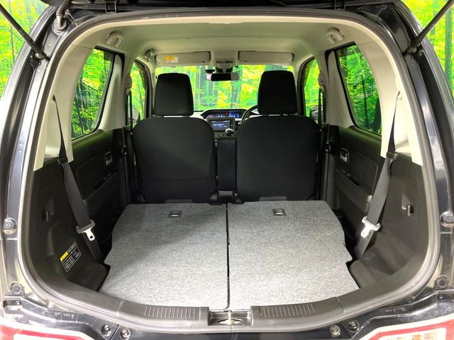 ���i�̂���������ʋ΁A���}���ɏ\���ȉ׎��X�y�[�X���m�ۂ��Ă���܂��B�Z�J���h�V�[�g��|���ƁA�傫�ȉו��̐ύڂ��\�ł���