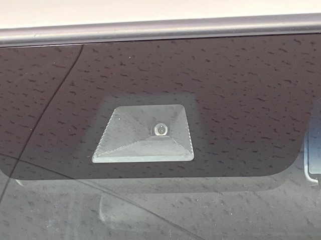 �y�z���_�Z���V���O�z���s���ɑO���̎ԗ�����F�����A�Փ˂������Ȏ��͌x��ƃu���[�L�ŏՓˉ���Ɣ�Q�y�����A�V�X�g�B�����S�Ƀh���C�u�����y���݂��������܂��B