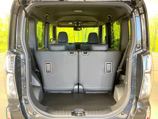 ���i�̂���������ʋ΁A���}���ɏ\���ȉ׎��X�y�[�X���m�ۂ��Ă���܂��B�Z�J���h�V�[�g��|���ƁA�傫�ȉו��̐ύڂ��\�ł���