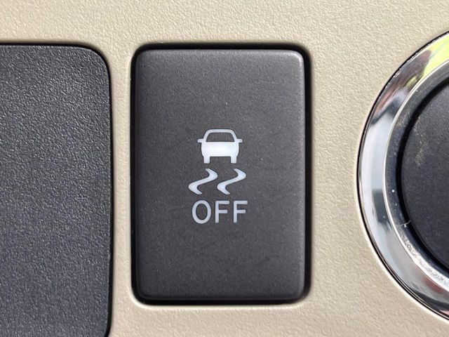 �y������h�~���u�z�ԗ��̉���������m����ƁA�����I�Ɏԗ��̐i�s������ۂ悤�Ɏԗ��𐧌䂵�܂��B�J�̓��ȂǊ���₷���H�ʏ󋵂ł����S�ȉ^�]���\�ł��B