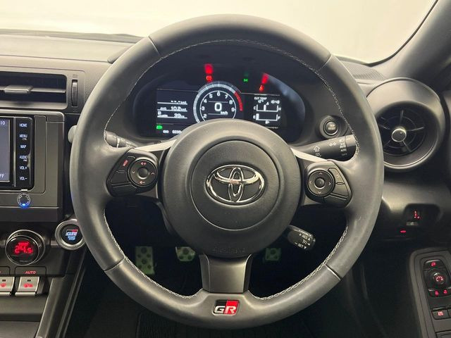 �y�����v�����X�e�A�����O�z�㎿�Ȋv���g�p���邱�ƂŁA��ɂ����������݂ƂĂ��^�]���₷���n���h���ł���