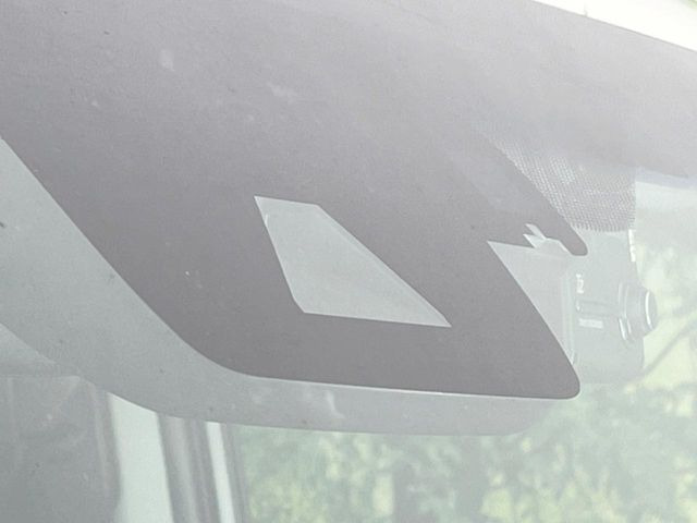 【トヨタセーフティセンス】走行中に前方の車両等を認識し、衝突しそうな時は警報とブレーキで衝突回避と被害軽減をアシスト。より安全にドライブをお楽しみいただけます。