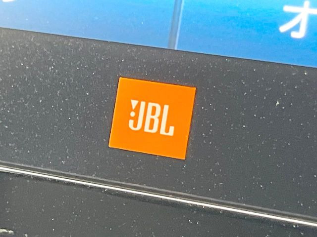 �yJBL�T�E���h�V�X�e���z���[�J�[�I�v�V�����̍��i�ʃT�E���h�V�X�e���𓋍ځB��p�̃`���[�j���O���{���ꂽ�召�l�X�ȃX�s�[�J�[����ǎ��ȃT�E���h���t�ł��A�Տꊴ���ӂ�鉹����Ԃ����o���܂��B