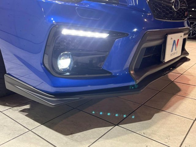 �ySTI�X�^�C���p�b�P�[�W�z�t�����g�E�T�C�h�E���A��STI�̃G�A���œ���B�O�ς̃X�|�[�e�B�[�����ۗ������Ă���邾���łȂ��A�������s���̋�̓o�����X���œK�����Ă���܂��B