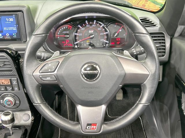 �y�����v�����X�e�A�����O�z�㎿�Ȋv���g�p���邱�ƂŁA��ɂ����������݂ƂĂ��^�]���₷���n���h���ł���