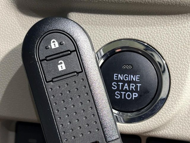 �y�L�[�t���[�V�X�e���z�J�o����|�P�b�g�ɓ��ꂽ�܂܂ł��h�A�̎{���E�������\�ȃX�}�[�g�L�[�𑕔��B�G���W���̃I���E�I�t�����J�M�����o���K�v����������Ƃ��Ă��֗��ł���