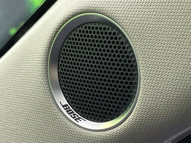 �yBOSE�T�E���h�V�X�e���z���[�J�[�I�v�V�����̍��i�ʃT�E���h�V�X�e���𓋍ځB��p�̃`���[�j���O���{���ꂽ�召�l�X�ȃX�s�[�J�[����ǎ��ȃT�E���h���t�ł��A�Տꊴ���ӂ�鉹����Ԃ����o���܂��B