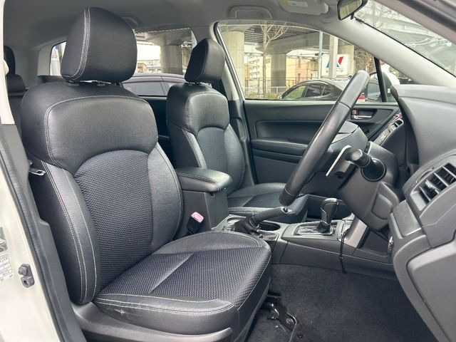 �y�n�[�t���U�[�V�[�g�z�������ƍ���S�n�𗼗������l�C�̃V�[�g���w�ʁE���ʂ̃t�@�u���b�N�f�ނ́A�ʋC���̗ǂ��⊊��ɂ����ɗD��Ă��܂��B�C���╞���ɍ��E���ꂸ���K�ɂ���肢�������܂��B