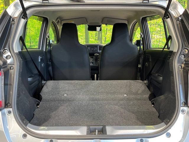 ���i�̂���������ʋ΁A���}���ɏ\���ȉ׎��X�y�[�X���m�ۂ��Ă���܂��B�Z�J���h�V�[�g��|���ƁA�傫�ȉו��̐ύڂ��\�ł���