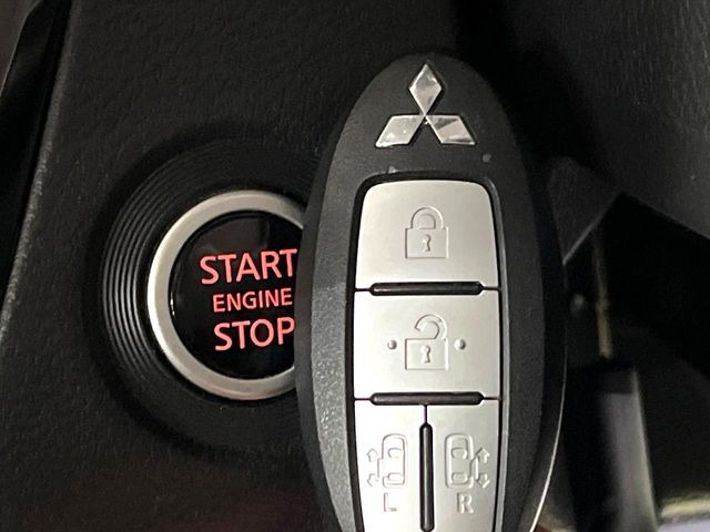 �y�I�y���[�V�����L�[�z�J�o����|�P�b�g�ɓ��ꂽ�܂܂ł��h�A�̎{���E�������\�ȃX�}�[�g�L�[�𑕔��B�G���W���̃I���E�I�t�����J�M�����o���K�v����������Ƃ��Ă��֗��ł���