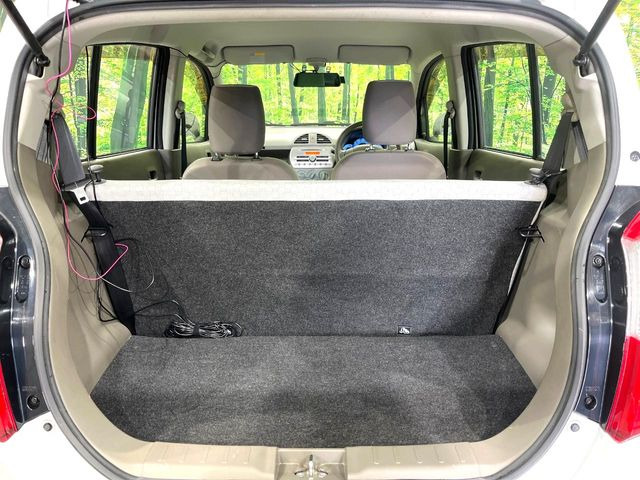 ���i�̂���������ʋ΁A���}���ɏ\���ȉ׎��X�y�[�X���m�ۂ��Ă���܂��B�Z�J���h�V�[�g��|���ƁA�傫�ȉו��̐ύڂ��\�ł���