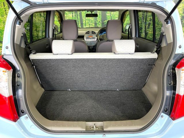 ���i�̂���������ʋ΁A���}���ɏ\���ȉ׎��X�y�[�X���m�ۂ��Ă���܂��B�Z�J���h�V�[�g��|���ƁA�傫�ȉו��̐ύڂ��\�ł���