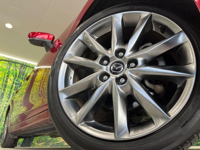 �y����18�C���`�A���~�z�C�[���z�O�ςɃ}�b�`���������A���~�z�C�[���𑕒����Ă���܂��B�e��ЊO�A���~�z�C�[����A�X�^�b�h���X�^�C�����戵�����Ă���܂��B���񂲑��k����������