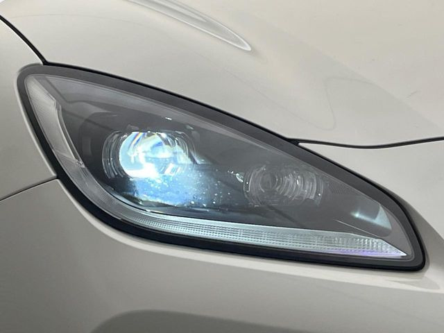 �yLED�w�b�h���C�g�z���V����ԑ��s�����ǍD�Ȏ��E���m�ۂ����S���ĉ^�]�ł��鍂�P�xLED�w�b�h���C�g�𑕔�!�_�����x�������A����d�͂��}�����Ă��܂��B