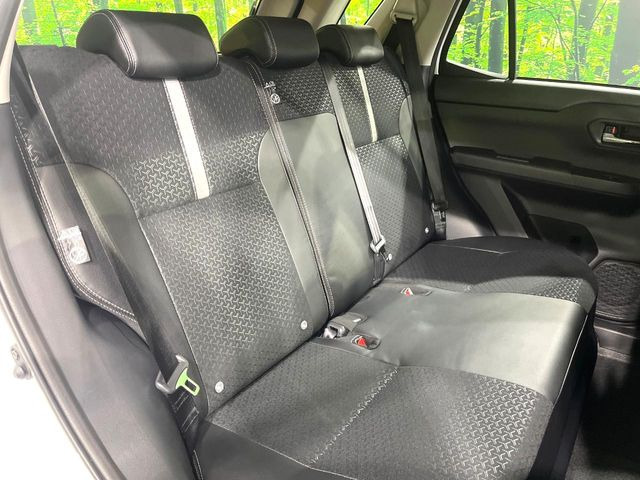 ���i���ȃI���W�i���t���A�}�b�g���I�v�V�����ɂĂ��p�ӂ��Ă���܂��B���D���ȃf�U�C����J���[�����Ԃɍ��킹�đI��ł����������Ƃ��ł��܂���