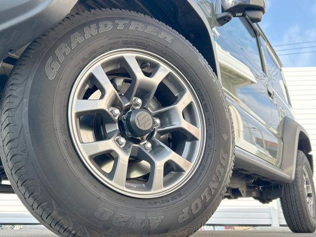 �y����15�C���`�A���~�z�C�[���z�O�ςɃ}�b�`���������A���~�z�C�[���𑕒����Ă���܂��B�e��ЊO�A���~�z�C�[����A�X�^�b�h���X�^�C�����戵�����Ă���܂��B���񂲑��k����������