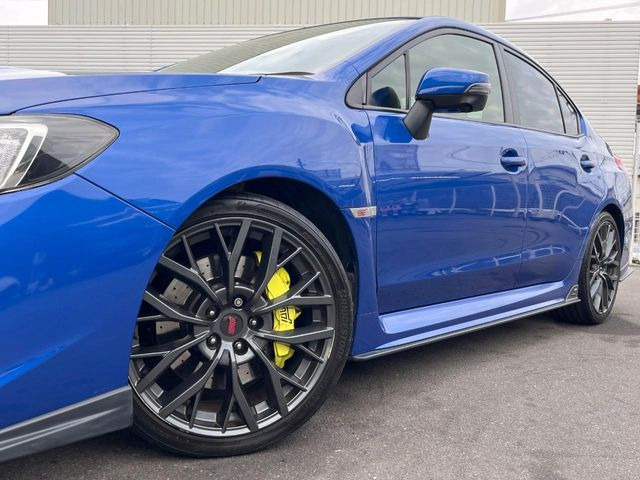 �y����19�C���`�A���~�z�C�[���z�O�ςɃ}�b�`���������A���~�z�C�[���𑕒����Ă���܂��B�e��ЊO�A���~�z�C�[����A�X�^�b�h���X�^�C�����戵�����Ă���܂��B���񂲑��k����������