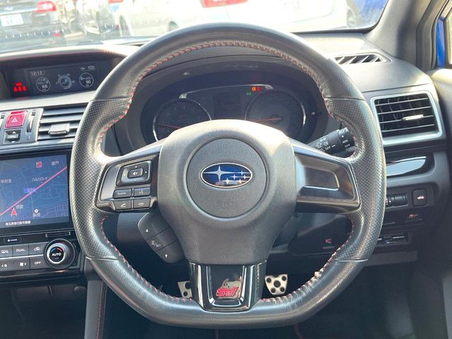 �y�����v�����X�e�A�����O�z�㎿�Ȋv���g�p���邱�ƂŁA��ɂ����������݂ƂĂ��^�]���₷���n���h���ł���