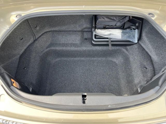 ���i�̂���������ʋ΁A���}���ɏ\���ȉ׎��X�y�[�X���m�ۂ��Ă���܂��B