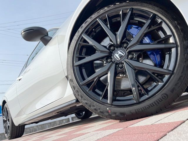 �y����19�C���`�A���~�z�C�[���z�O�ςɃ}�b�`���������A���~�z�C�[���𑕒����Ă���܂��B�e��ЊO�A���~�z�C�[����A�X�^�b�h���X�^�C�����戵�����Ă���܂��B���񂲑��k����������