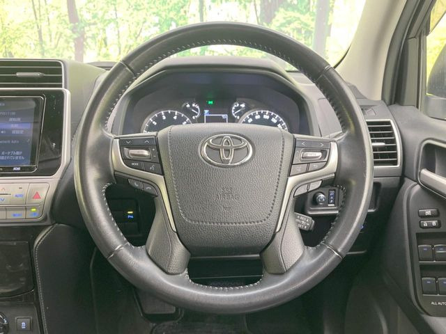 ステアリングも使用感が少なく、きれいな状態となっております♪