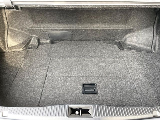 ���i�̂���������ʋ΁A���}���ɏ\���ȉ׎��X�y�[�X���m�ۂ��Ă���܂��B