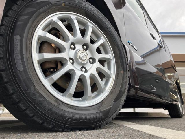 �y����15�C���`�A���~�z�C�[���z�O�ςɃ}�b�`���������A���~�z�C�[���𑕒����Ă���܂��B�e��ЊO�A���~�z�C�[����A�X�^�b�h���X�^�C�����戵�����Ă���܂��B���񂲑��k����������