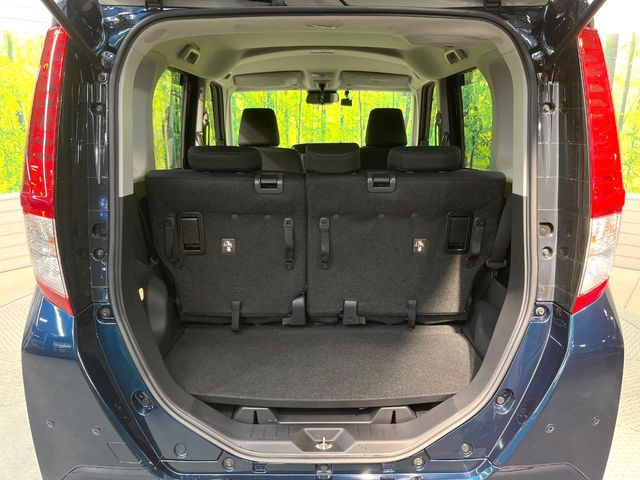 ���i�̂���������ʋ΁A���}���ɏ\���ȉ׎��X�y�[�X���m�ۂ��Ă���܂��B�Z�J���h�V�[�g��|���ƁA�傫�ȉו��̐ύڂ��\�ł���