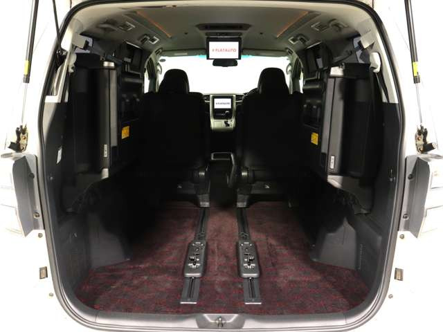 ミニバン最大級のスペース!ご家族、お友達とのキャンプやバーベキューほか、お仕事でも十分な容量が有ります!