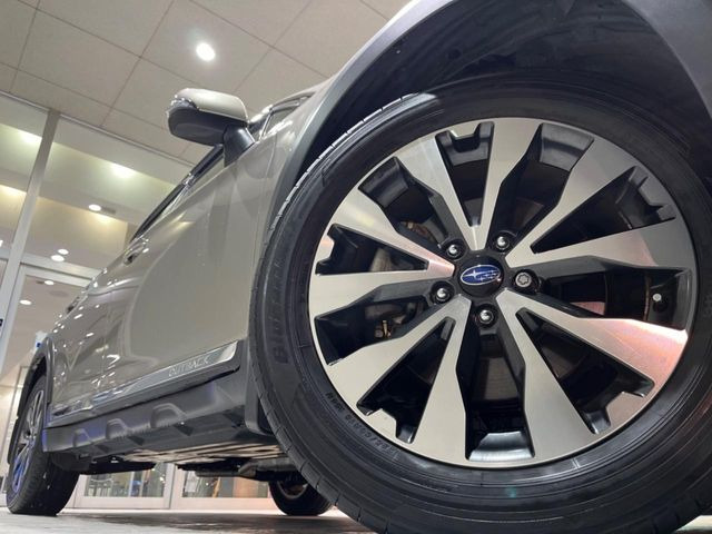 �y����18�C���`�A���~�z�C�[���z�O�ςɃ}�b�`���������A���~�z�C�[���𑕒����Ă���܂��B�e��ЊO�A���~�z�C�[����A�X�^�b�h���X�^�C�����戵�����Ă���܂��B���񂲑��k����������