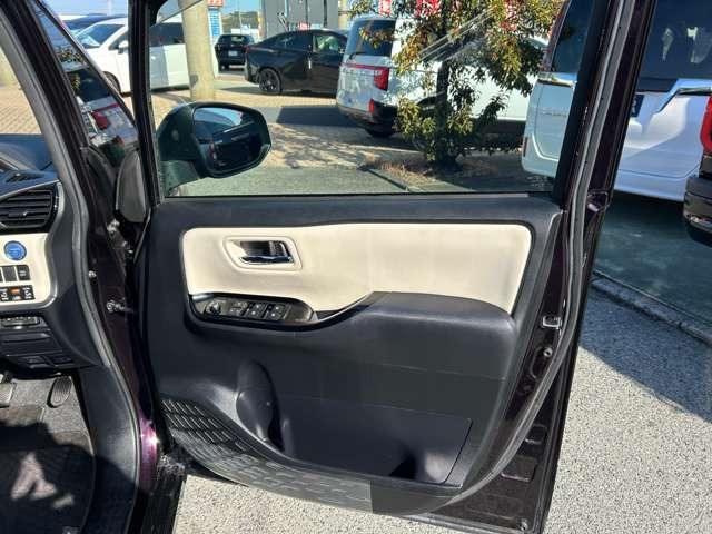 ☆展示場には高品質の中古車や新車が勢揃いです☆展示台数100台の大型展示場へ是非ご来店ください☆
