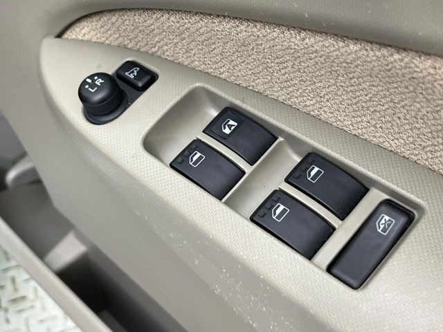 �y�d���i�[�~���[�z�T�C�h�~���[�͓d���i�[���ƂȂ��Ă���A�������ԏ�ł��L�Y�������X�N��}�����܂��B