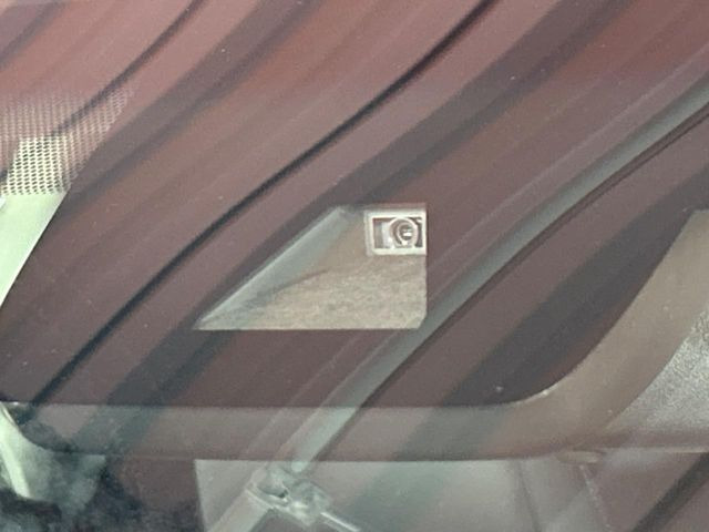 【トヨタセーフティセンス】走行中に前方の車両等を認識し、衝突しそうな時は警報とブレーキで衝突回避と被害軽減をアシスト。より安全にドライブをお楽しみいただけます。