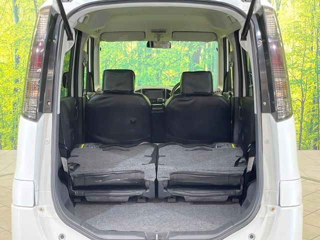 ���i�̂���������ʋ΁A���}���ɏ\���ȉ׎��X�y�[�X���m�ۂ��Ă���܂��B�Z�J���h�V�[�g��|���ƁA�傫�ȉו��̐ύڂ��\�ł���