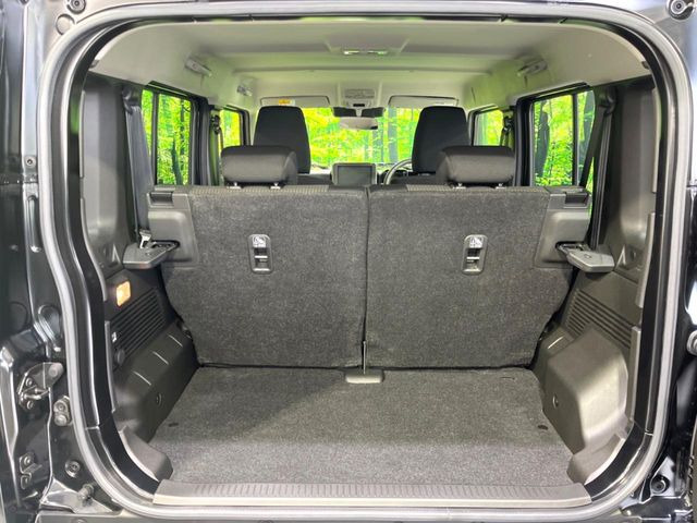 ���i�̂���������ʋ΁A���}���ɏ\���ȉ׎��X�y�[�X���m�ۂ��Ă���܂��B�Z�J���h�V�[�g��|���ƁA�傫�ȉו��̐ύڂ��\�ł���