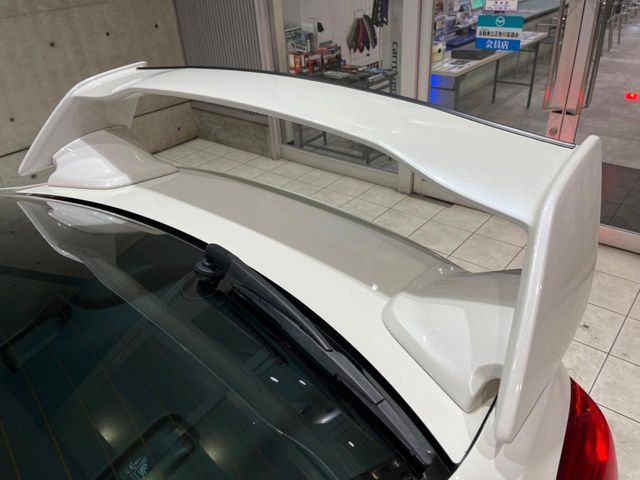 �y��^���A�E�B���O�z