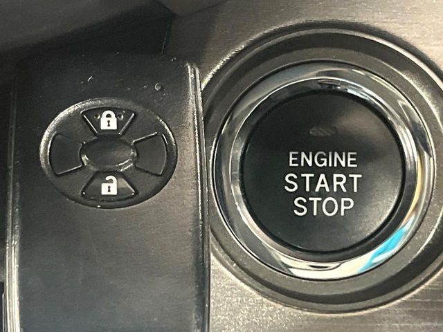 �y�X�}�[�g�L�[�z�J�o����|�P�b�g�ɓ��ꂽ�܂܂ł��h�A�̎{���E�������\�ȃX�}�[�g�L�[�𑕔��B�G���W���̃I���E�I�t�����J�M�����o���K�v����������Ƃ��Ă��֗��ł���