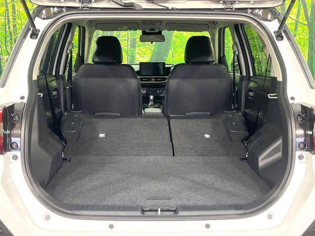 ���i�̂���������ʋ΁A���}���ɏ\���ȉ׎��X�y�[�X���m�ۂ��Ă���܂��B�Z�J���h�V�[�g��|���ƁA�傫�ȉו��̐ύڂ��\�ł���